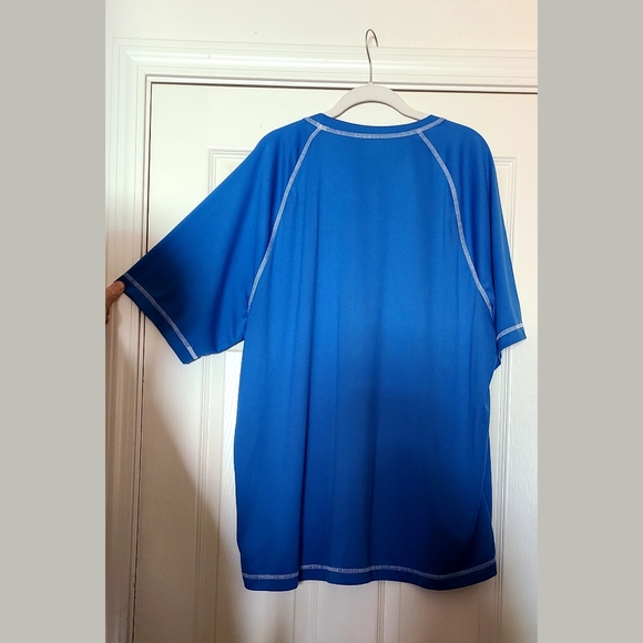 Amazon Essentials Men's Short-Sleeve Quick-Dry UPF 50 Swim Tee - Picture 2 of 5